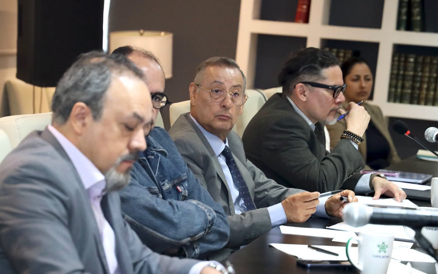 Trabajo legislativo y reuniones públicas